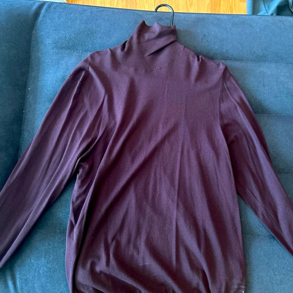 brown/maroon h&m turtleneck. size medium, great condition.